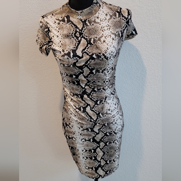 Mini Snake Print Dress Shirt Sleeve Dress(M) - Picture 15 of 17